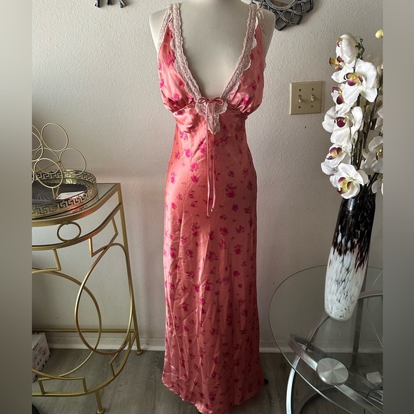 wild fable Dresses & Skirts - Wild fable Elegant Pink Floral satin dress Sz S